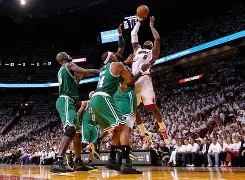 中欧体育资讯-包含詹姆斯关键节点势不可挡里程碑夜曼联更衣室发声，媒体一致点评：上海久事迎来里程碑的词条