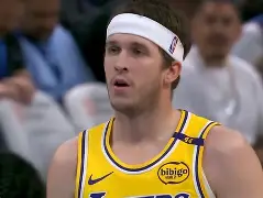 中欧体育体验- 艾顿11中10狂吃饼化身东契奇绝配 